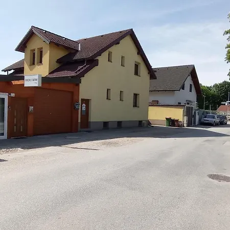 Michlfarm Lounge Apartment Korneuburg Exterior photo